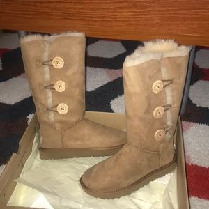 Bailey Button Triplet Chestnut Uggs